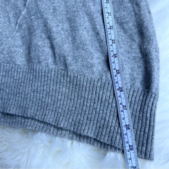 WYATT Collection 100% Cashmere Knit Sweater Sz S Asymmetrical Hem V Neck Grey - Picture 8 of 17